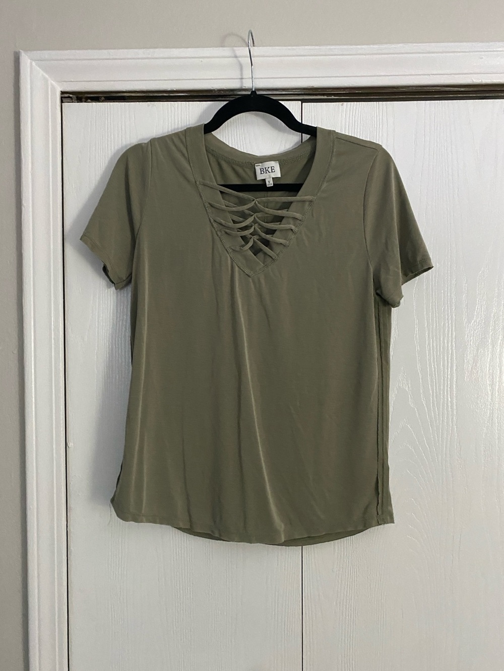 BKE Olive Lattice V-Neck Short Sleeve Tee